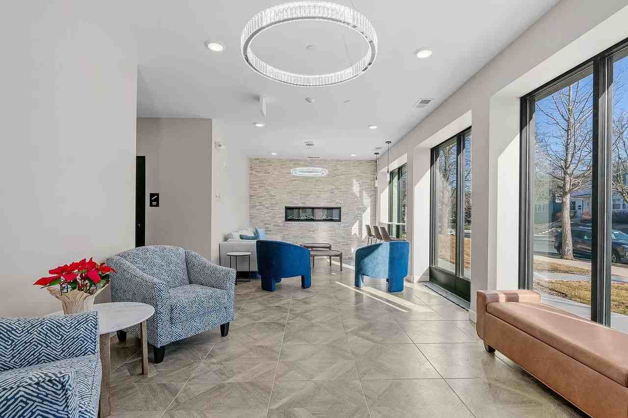 Fuller Park Flats - Photo 5 of 12