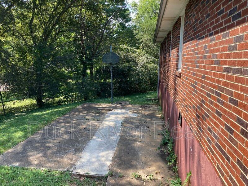 206 Lee Dr - Photo 2 of 14