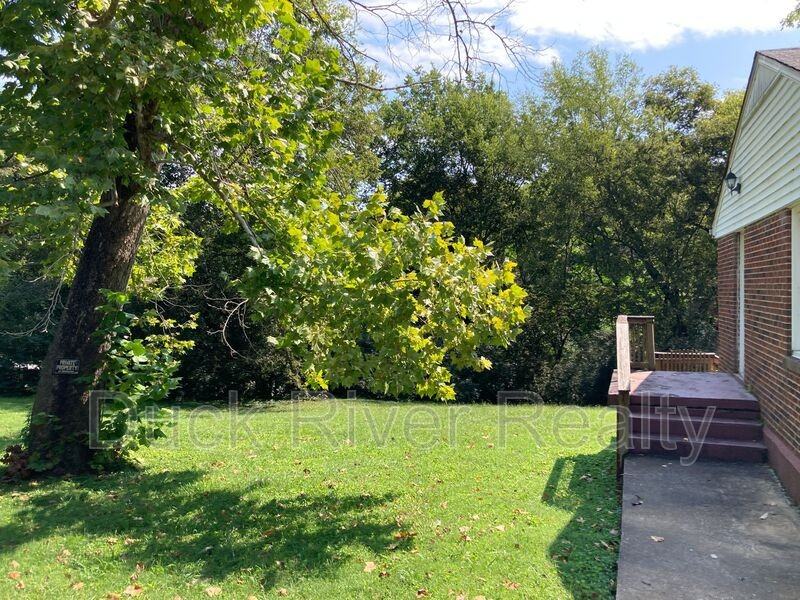 206 Lee Dr - Photo 3 of 14