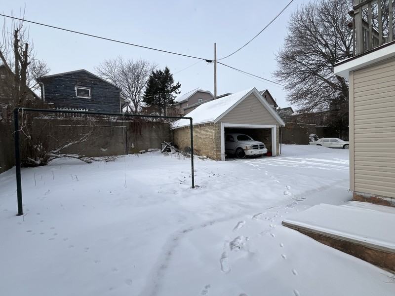 722 S 22nd St - Photo 2 of 11