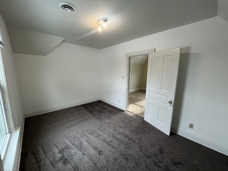 722 S 22nd St - Photo 5 of 11