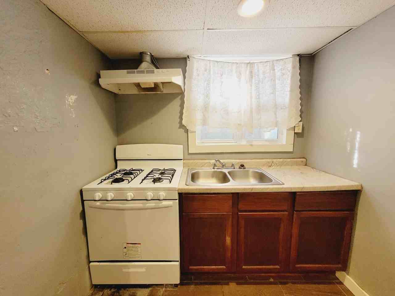 710 W 1st St - Photo 3 of 10