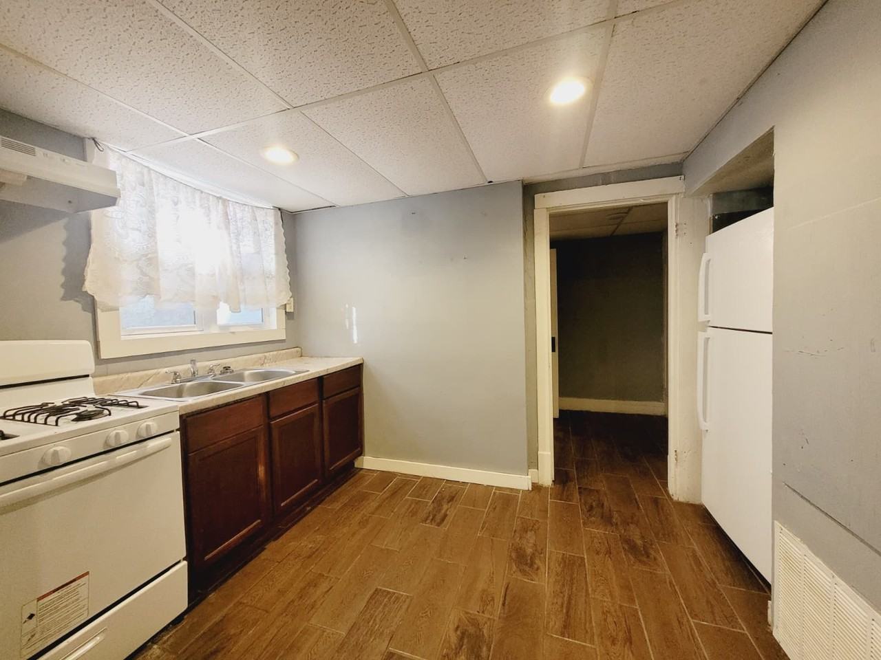 710 W 1st St - Photo 6 of 10