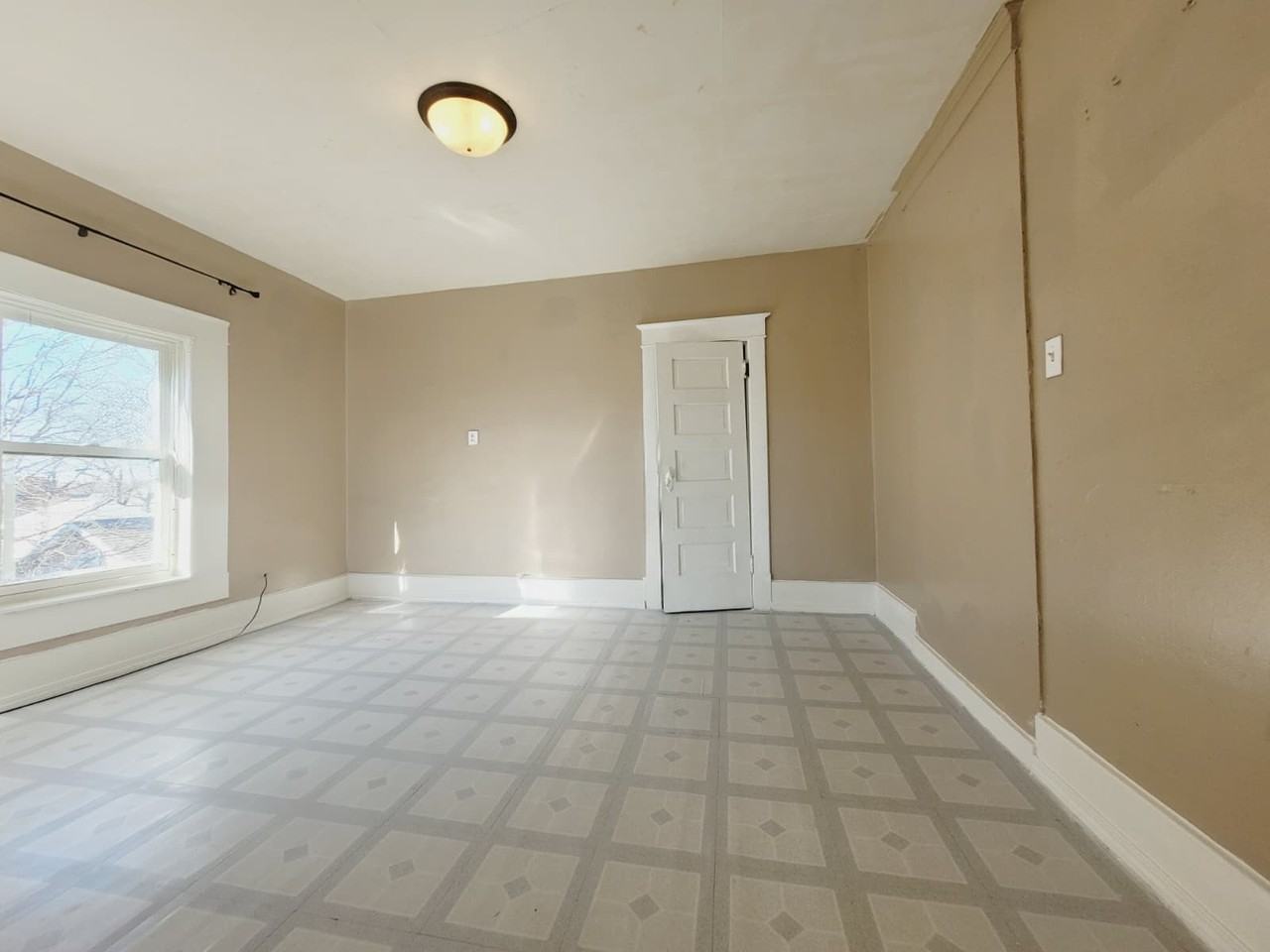 310 W 7th St - Photo 3 of 6