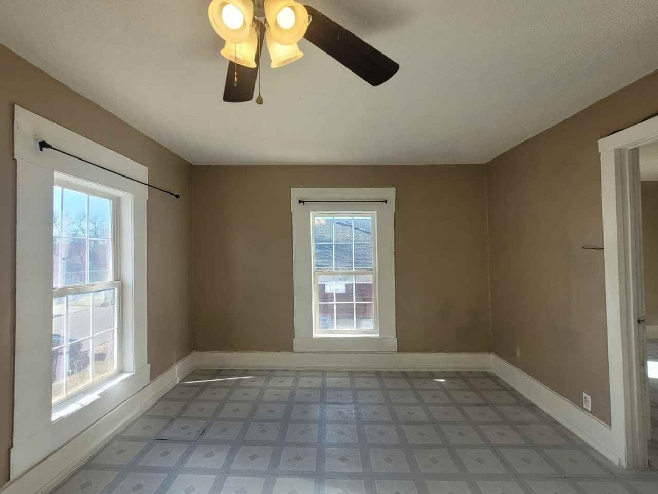 310 W 7th St - Photo 5 of 6