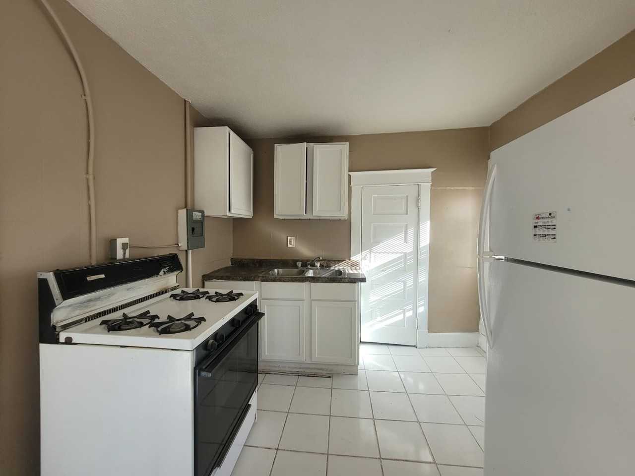 310 W 7th St - Photo 6 of 6