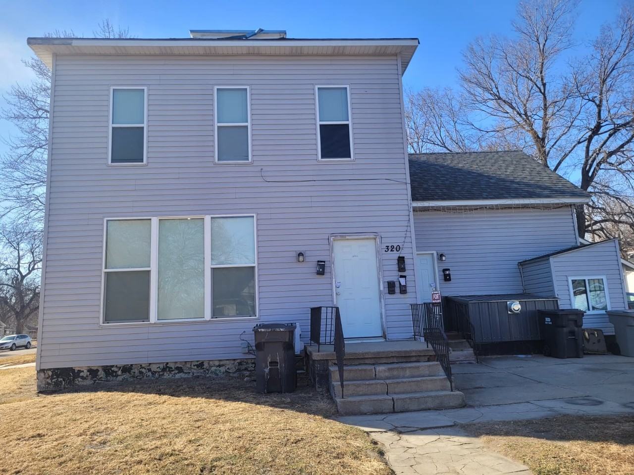 320 S Cleburn - Photo 3 of 8