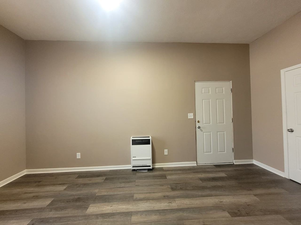 320 S Cleburn - Photo 4 of 8