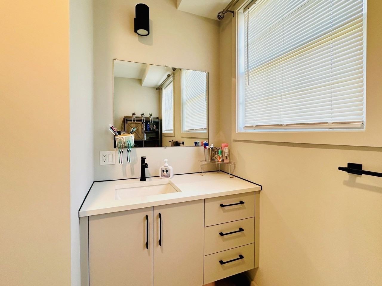 246 Ash St - Photo 2 of 15