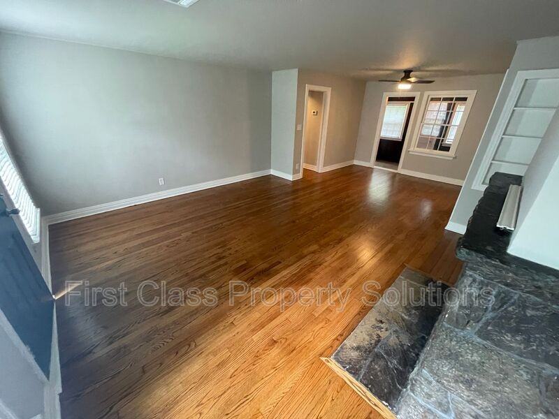 1126 Nw 55th St - Photo 3 of 38