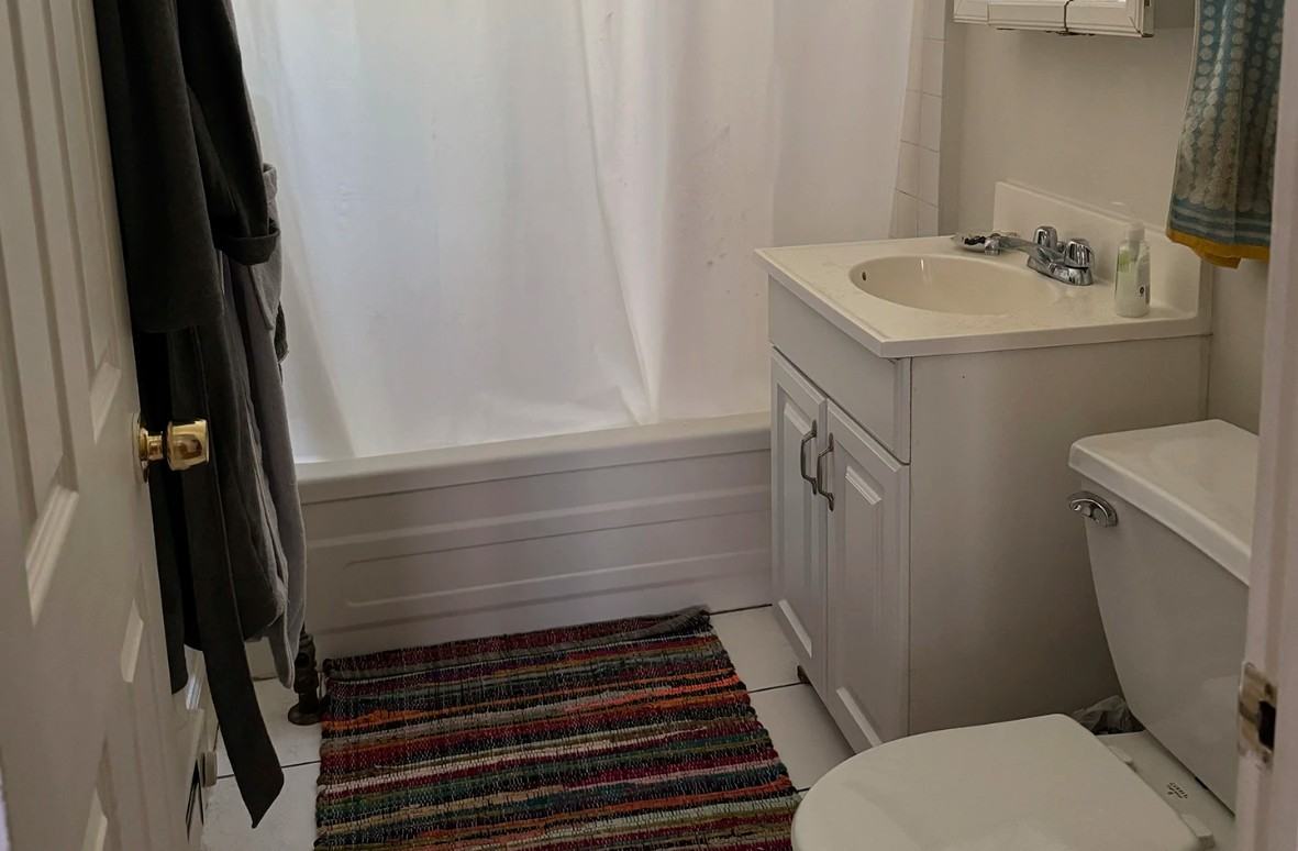 W Roscoe St & N Halsted St - Photo 7 of 10