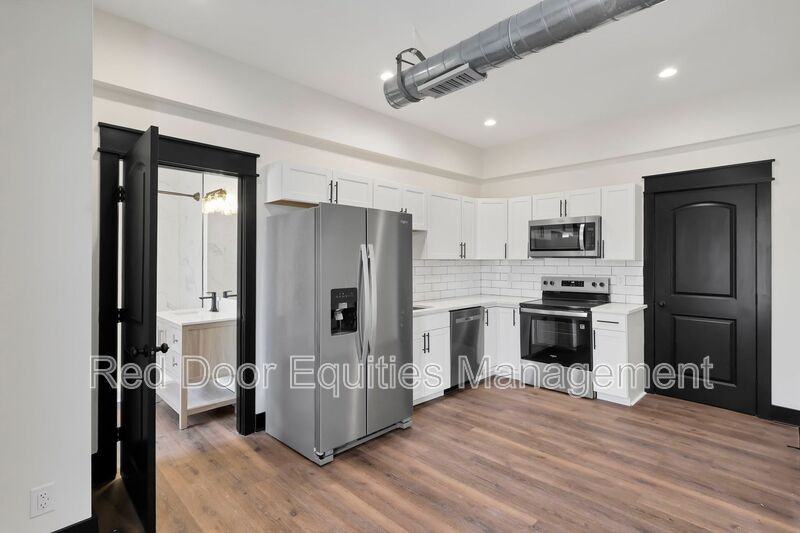 530 1/2 N Columbus St - Photo 3 of 25