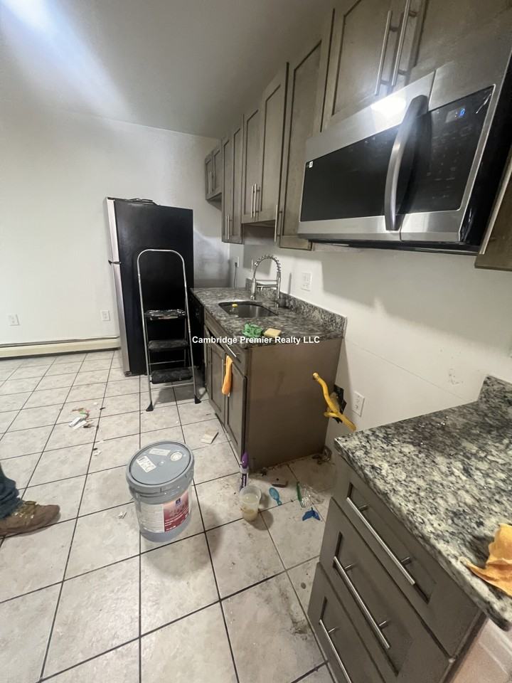 E Merrimack St #2 - Photo 4 of 9