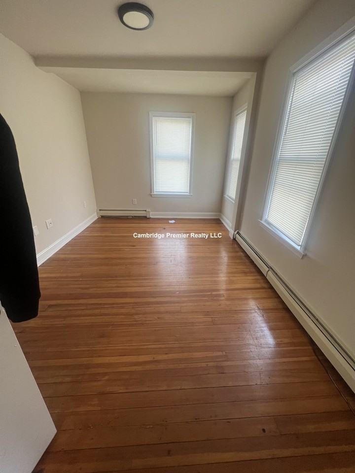 E Merrimack St #2 - Photo 5 of 9