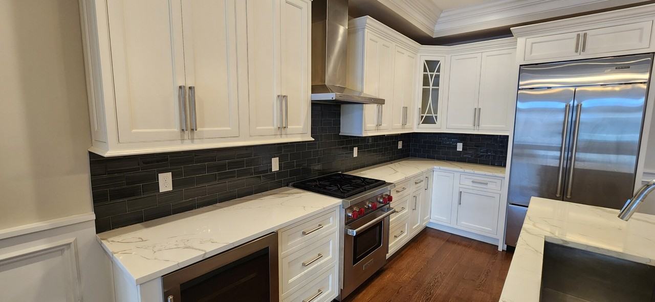 933 E 2nd St #6 - Photo 3 of 26