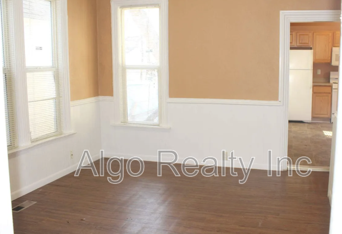 861 Marion St - Photo 2 of 8