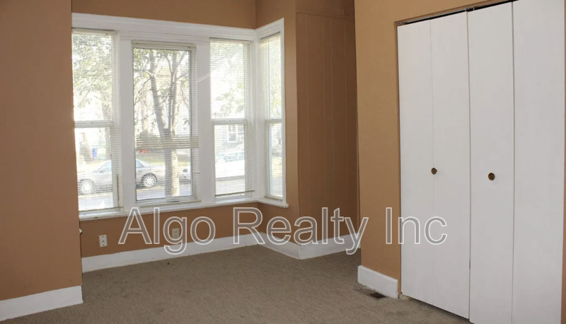 861 Marion St - Photo 3 of 8