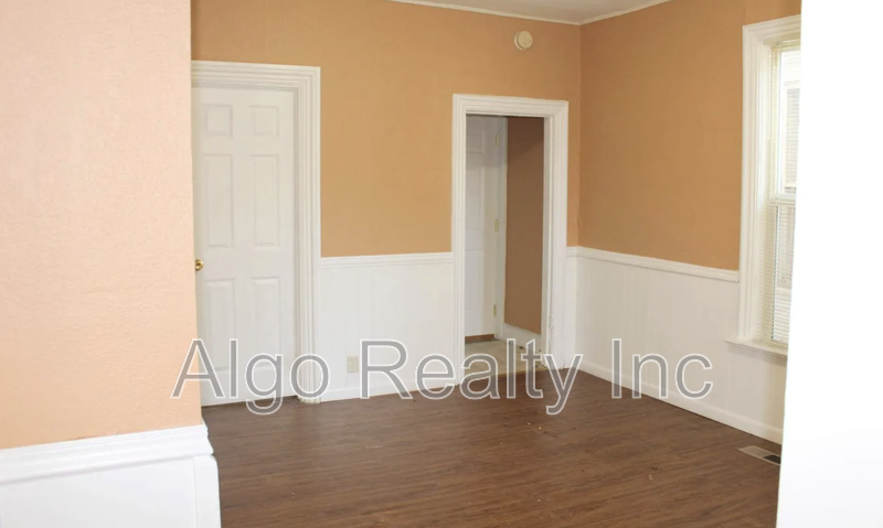 861 Marion St - Photo 4 of 8