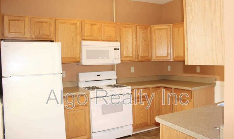 861 Marion St - Photo 7 of 8