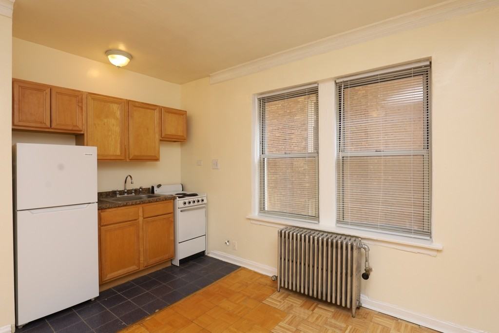 4519 N Malden St #P402 - Photo 4 of 17