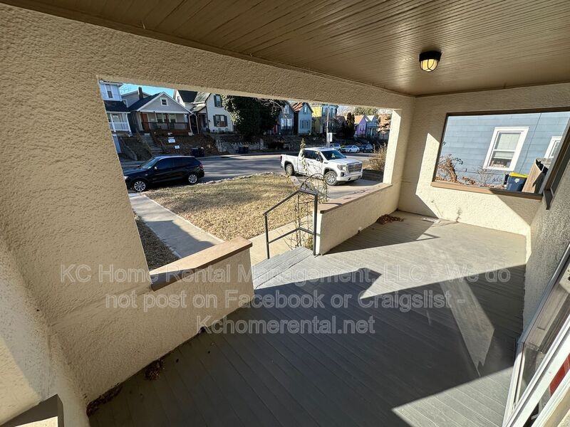 2535 Charlotte St - Photo 4 of 41