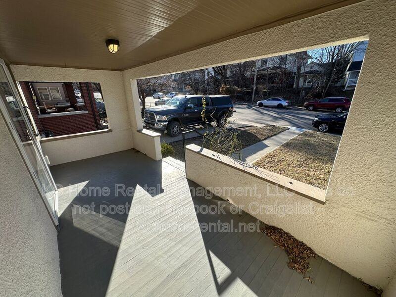 2535 Charlotte St - Photo 5 of 41