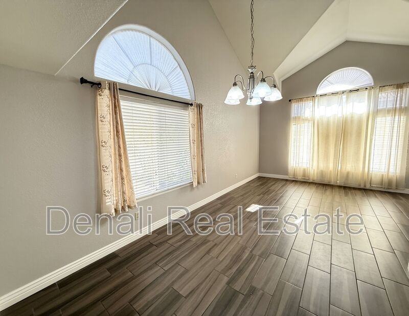 3942 W Rene Dr - Photo 6 of 25