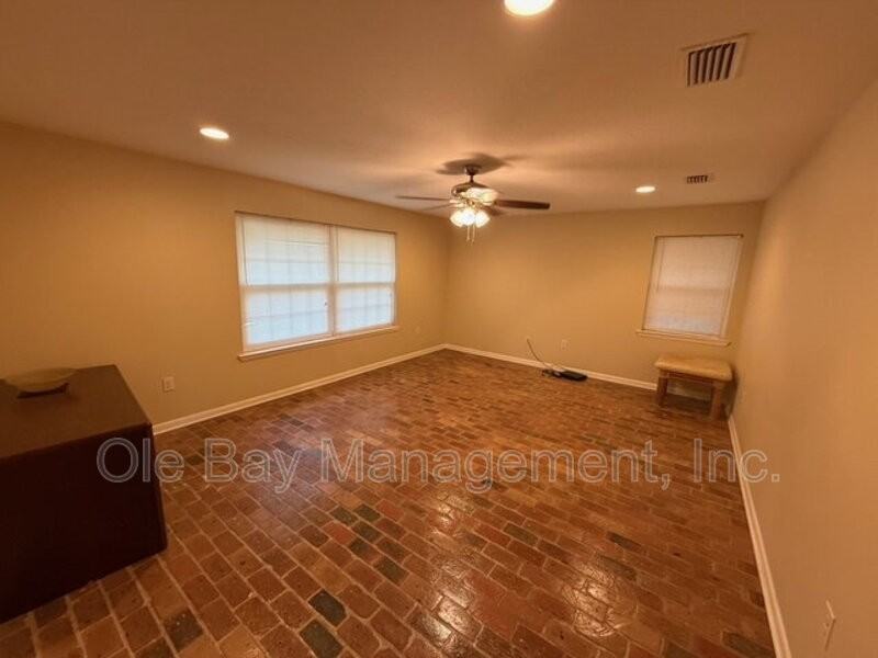 22067 Stoddard St - Photo 3 of 8