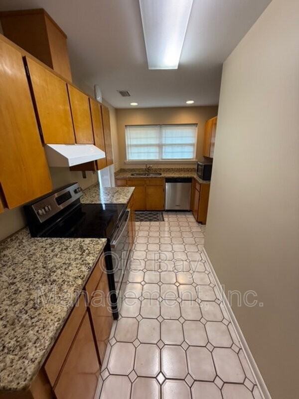 22067 Stoddard St - Photo 4 of 8