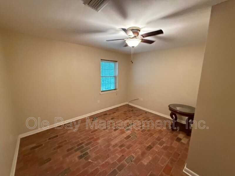 22067 Stoddard St - Photo 6 of 8