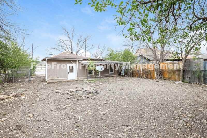 228 Yucca St - Photo 3 of 20