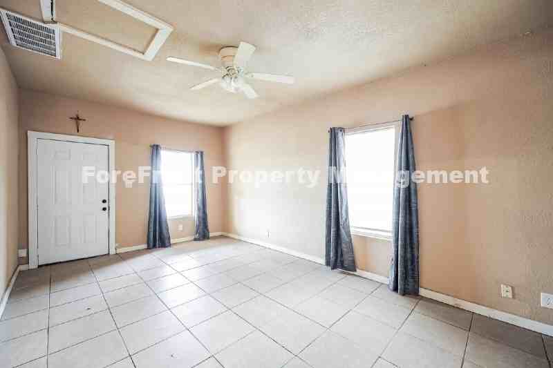 228 Yucca St - Photo 6 of 20