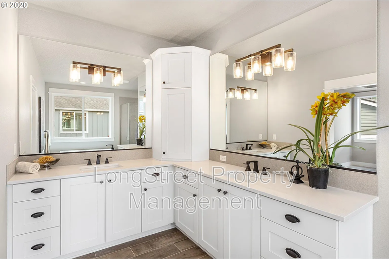 4447 Nw Woodgate Ave - Photo 7 of 16