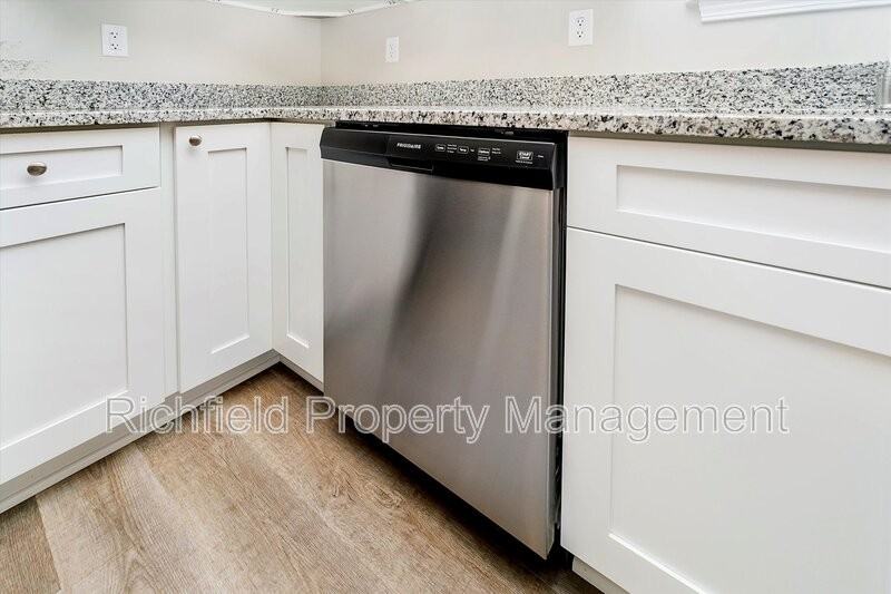 2553 Columbia Ave - Photo 6 of 30