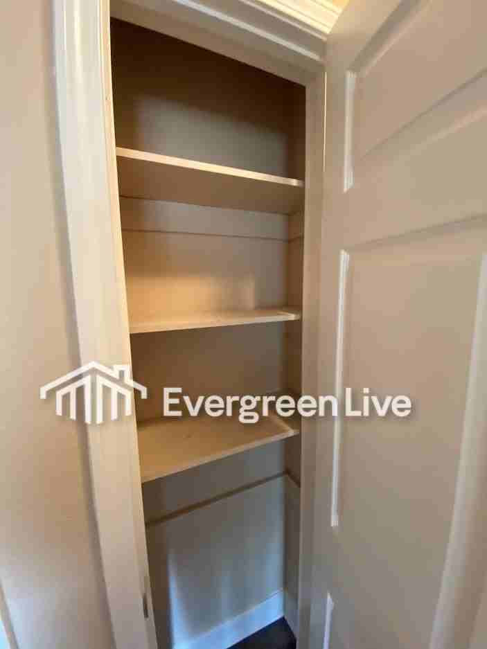 558 Carrier Dr - Photo 4 of 17