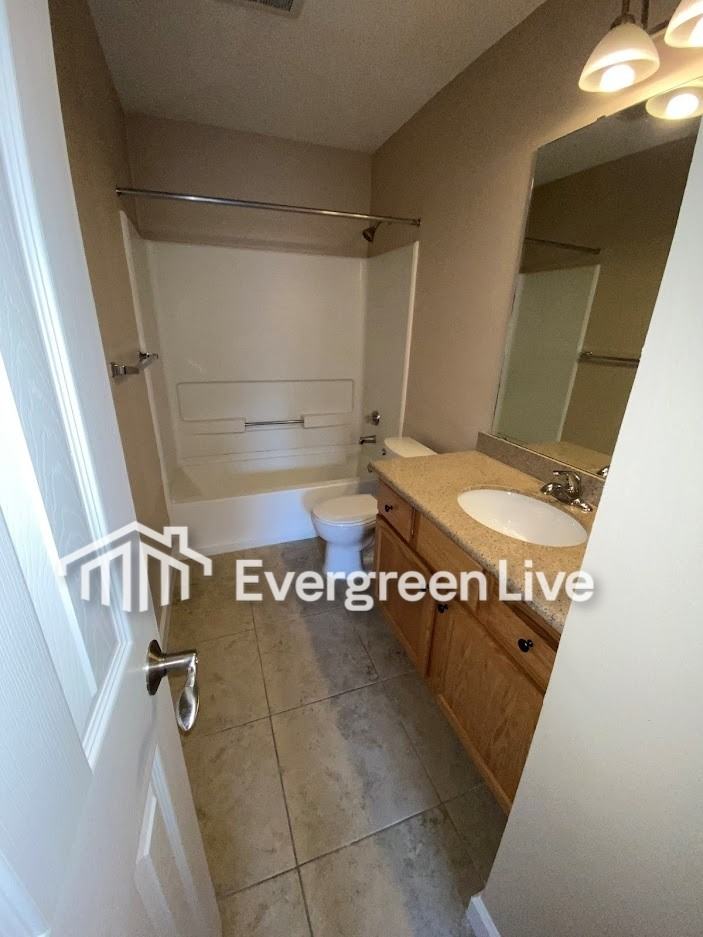 558 Carrier Dr - Photo 7 of 17