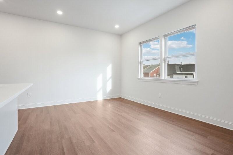 472 Roxborough Ave - Photo 2 of 17