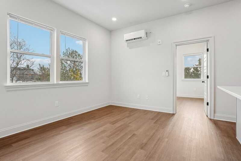 472 Roxborough Ave - Photo 4 of 17