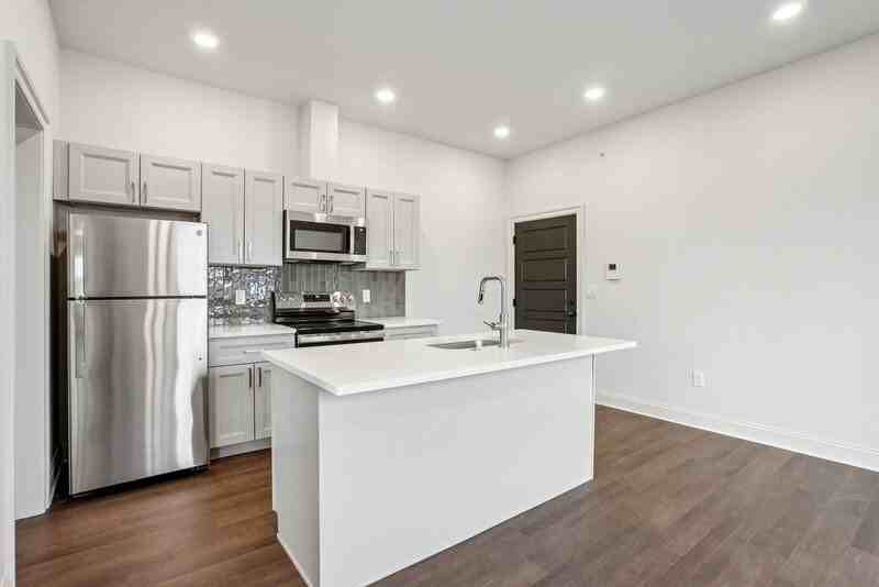 472 Roxborough Ave - Photo 7 of 17