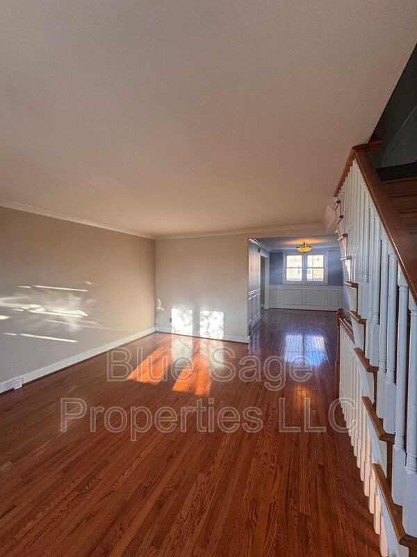 227 Pine St - Photo 3 of 31