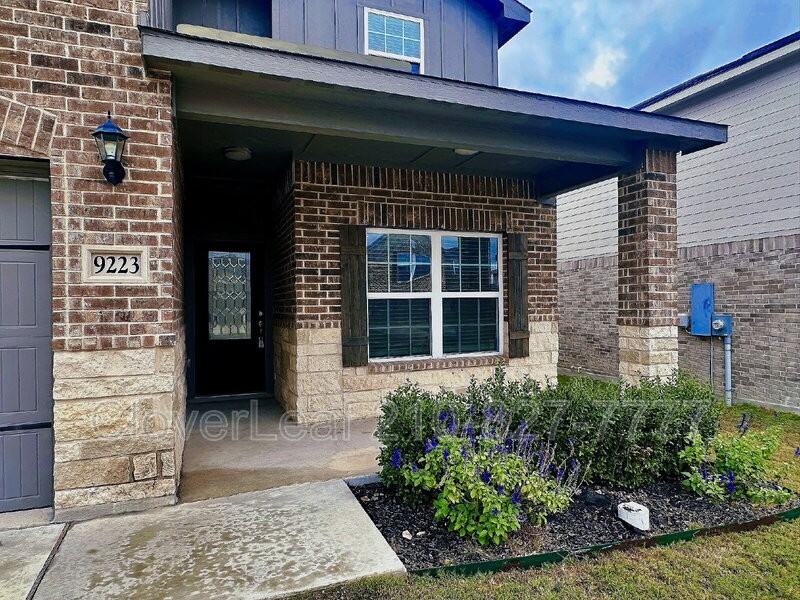 9223 Foxing Blfs - Photo 3 of 37