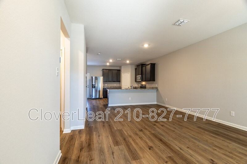 9223 Foxing Blfs - Photo 7 of 37