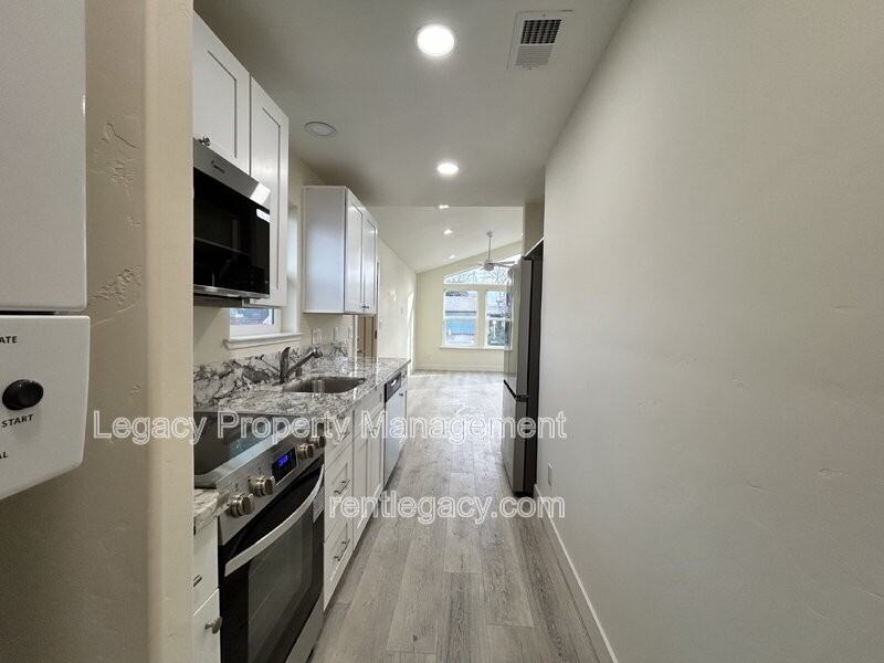 10753 Oakton Way - Photo 6 of 13