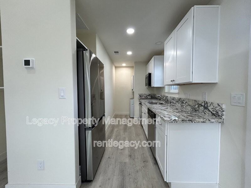 10753 Oakton Way - Photo 7 of 13