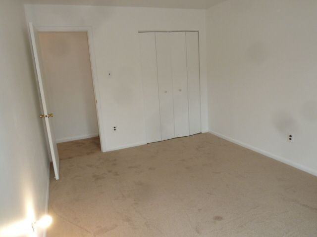 1218A Crosshill Ct - Photo 3 of 9