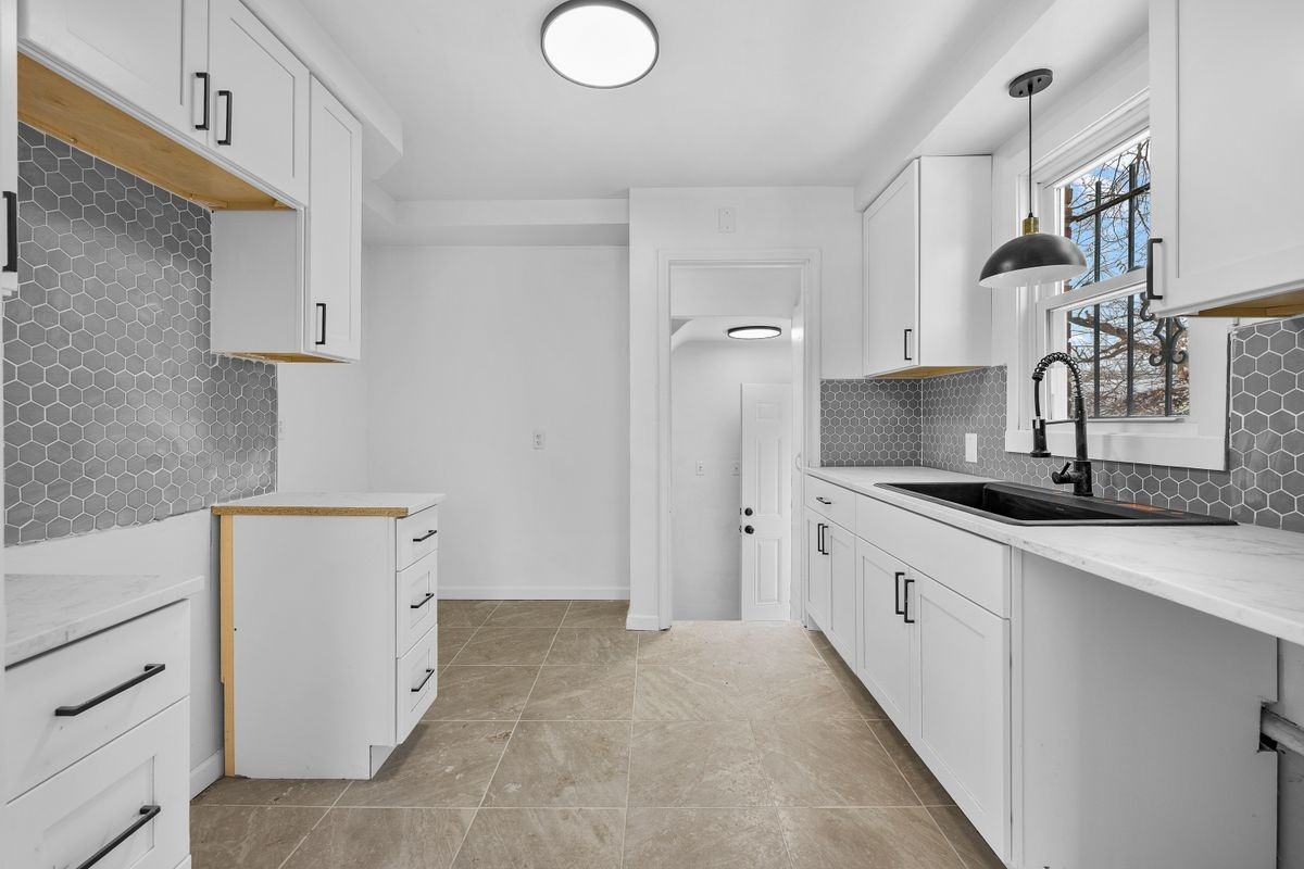 18525 Westmoreland Rd - Photo 2 of 23