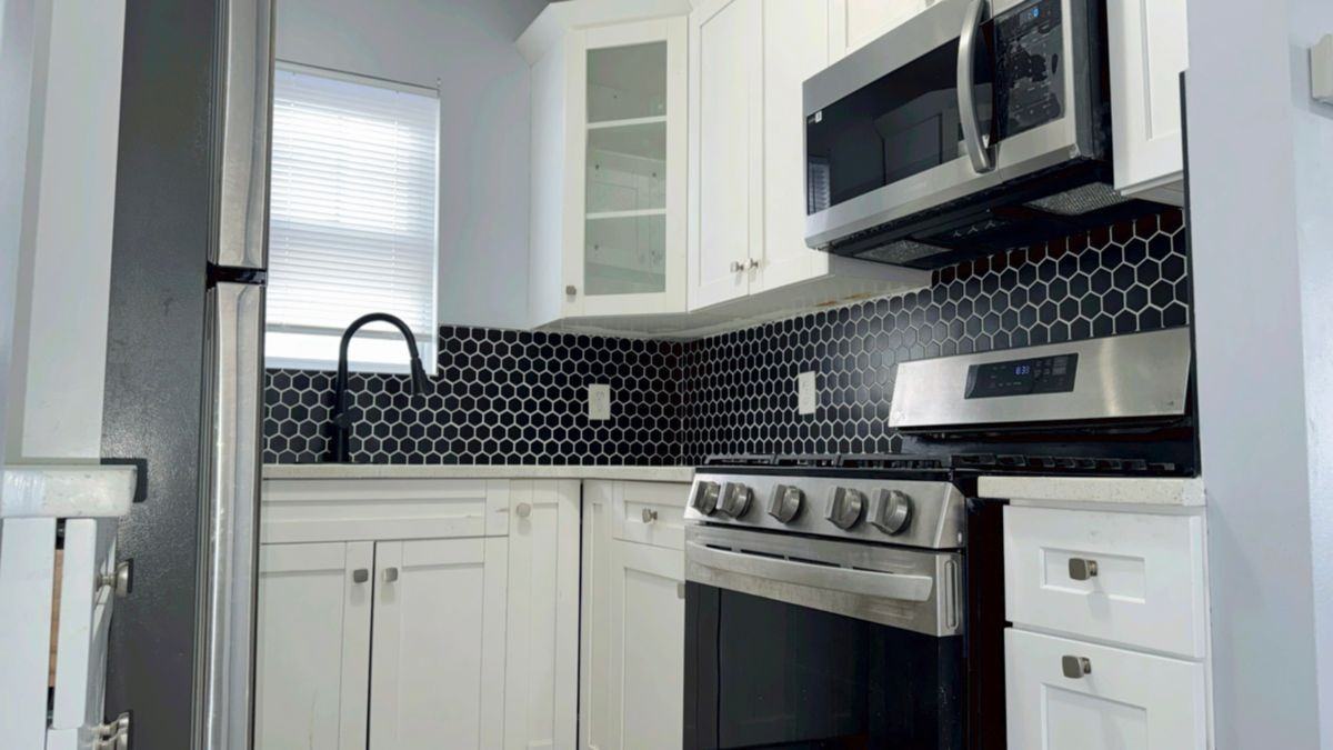 736 E 28th St ##2 - Photo 3 of 17