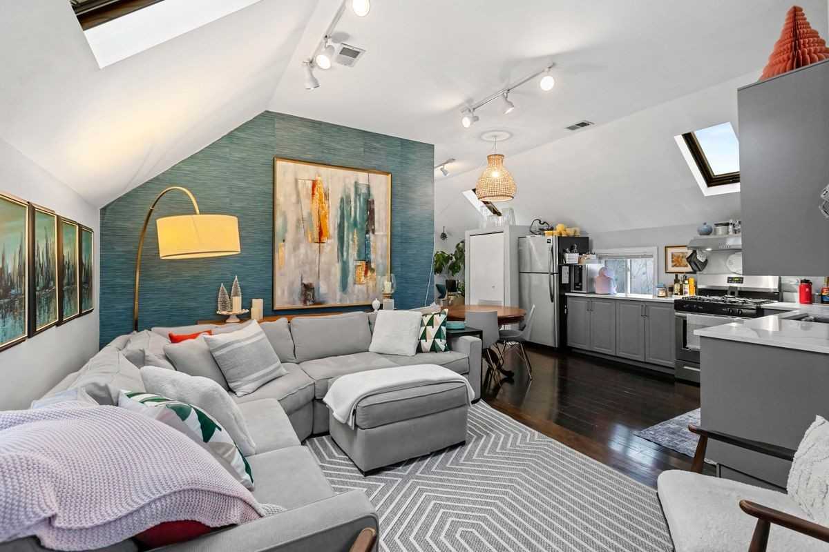 2518 N Campbell Ave - Photo 3 of 17