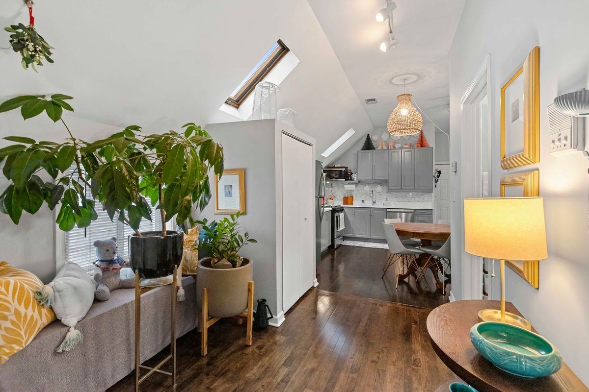 2518 N Campbell Ave - Photo 4 of 17