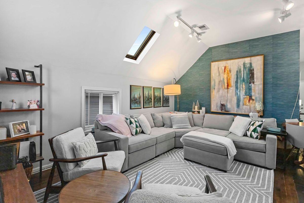 2518 N Campbell Ave - Photo 6 of 17